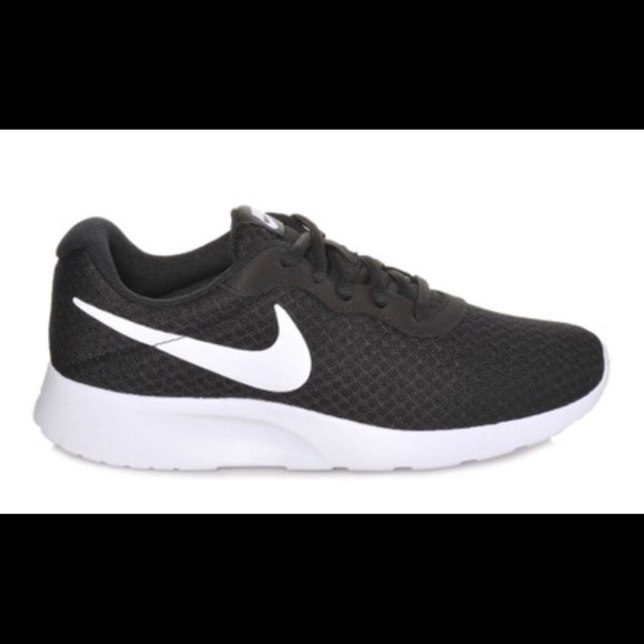 nike women's tanjun tennis shoes